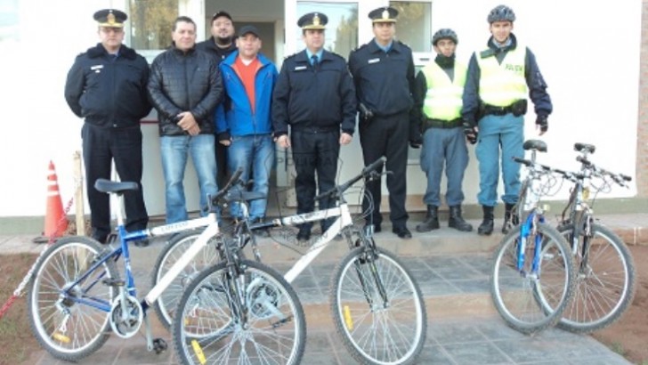 AÑELO: La Cámara de Comercio donó bicicletas a la policía