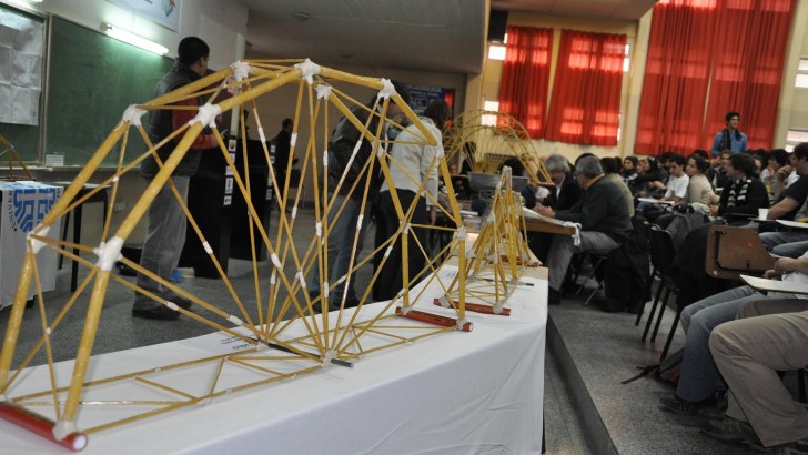 VI Concurso de Construcción de Puentes de Spaghettis en la UNCo