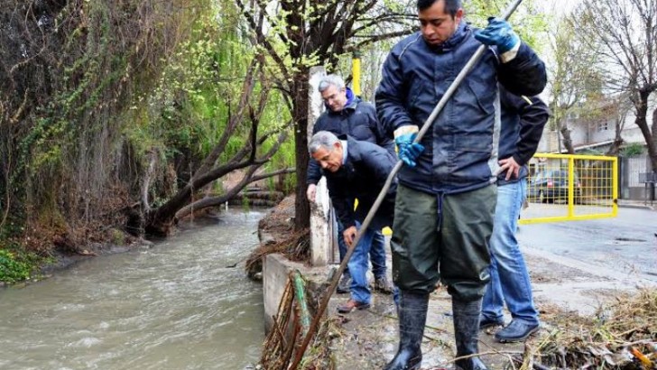 Lluvia: los canales funcionaron bien y retiraron mucha basura del arroyo Durán