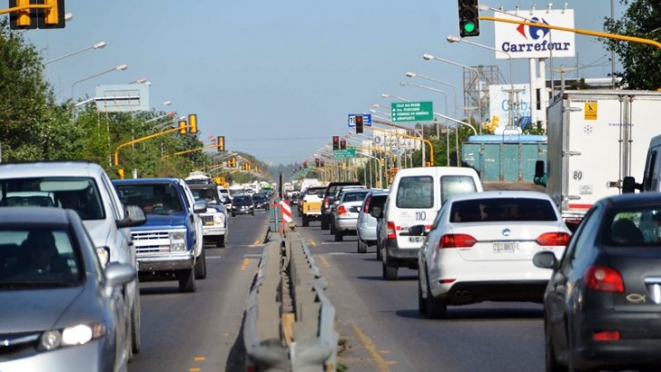 Para agilizar el tránsito, el municipio pidió controlar los semáforos de la multitrocha