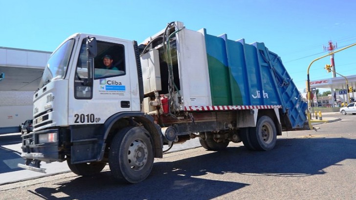 Quiroga adjudicó el servicio de limpieza urbana: se inicia en 2016 con separación de residuos en origen