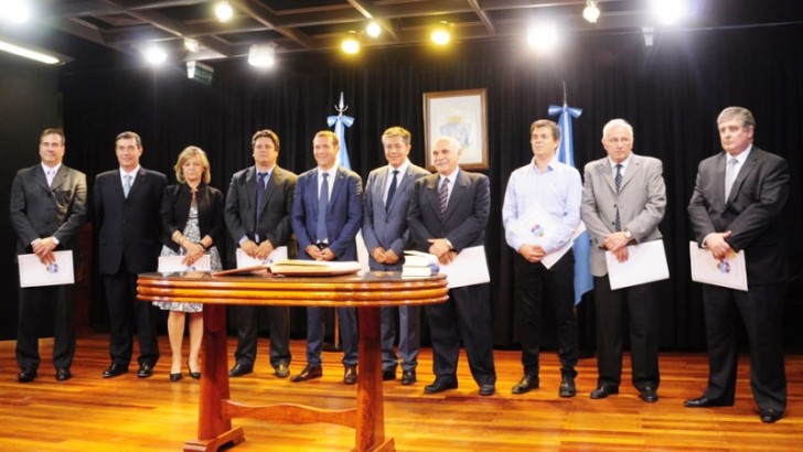 Gutiérrez puso en funciones a su gabinete de Ministros y Secretarios