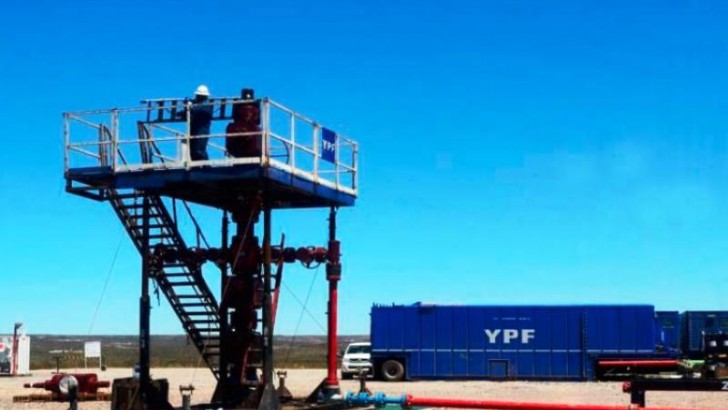 Incertidumbre en Vaca Muerta por la baja de equipos de YPF