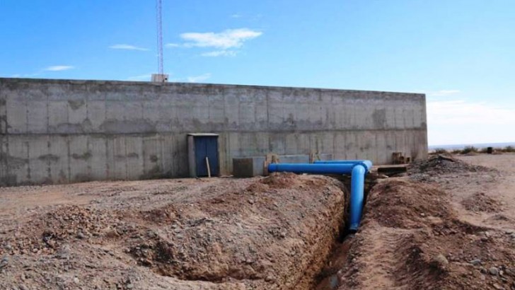 Últimos detalles de la obra para dar agua de Mari Menuco a Centenario