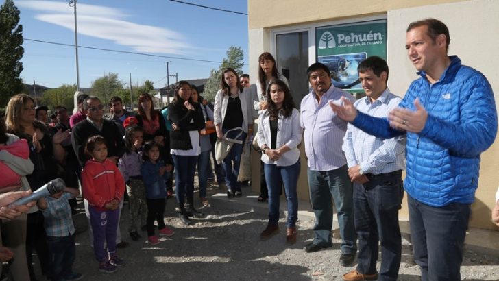 El gobernador inauguró ocho viviendas en Taquimilán