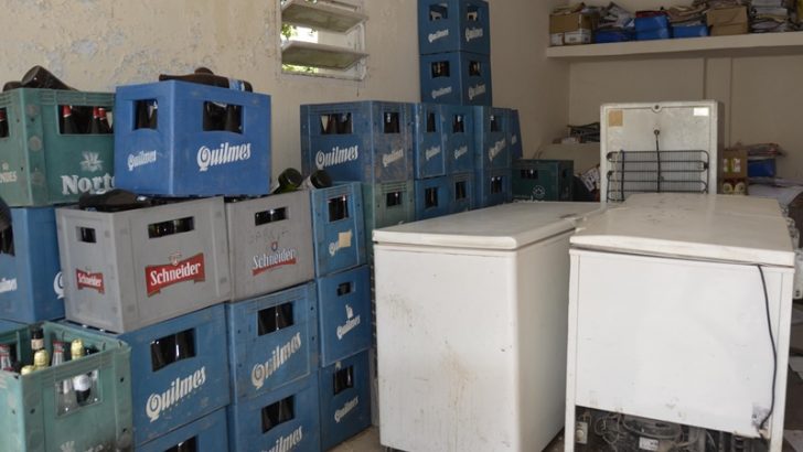 Allanan y secuestran 500 litros de bebidas alcohólicas en una casa donde se vendía clandestinamente