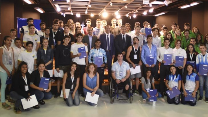 Rolando Figueroa ratificó el compromiso del Gobierno de seguir trabajando con los jóvenes por el deporte
