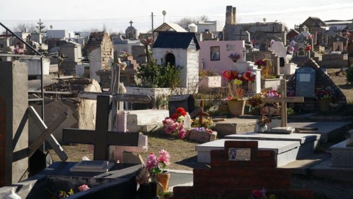Enojo por avisos de deuda en el cementerio de Zapala