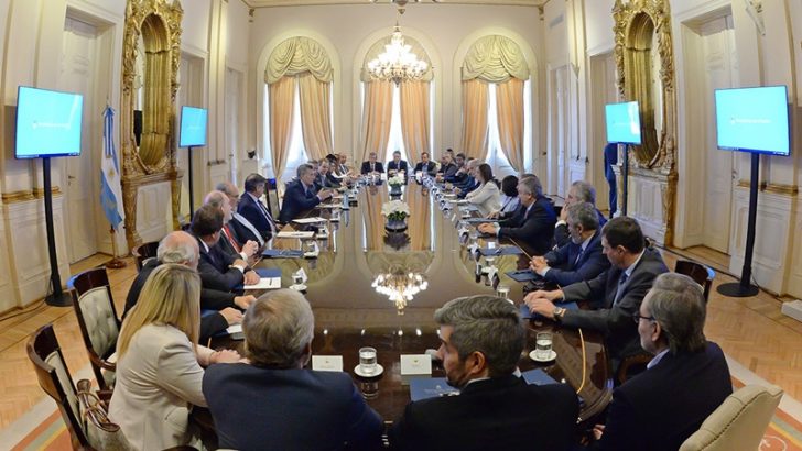 El ministro Bruno asistió a la reunión convocada por Macri
