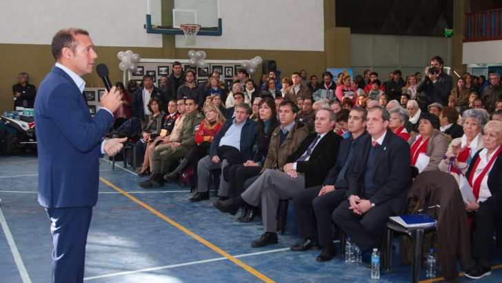 Gutiérrez presidió los festejos por el 86º aniversario de Villa La Angostura