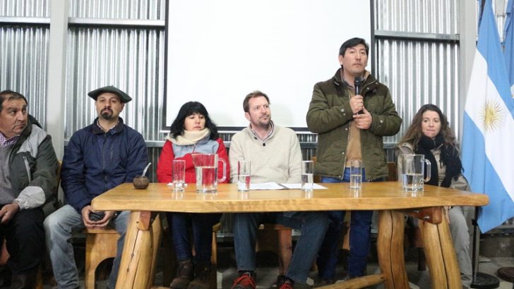 Badilla inauguró Taller sobre “Redistribución de Agua y Siembra en Mallines” en Pampa Inda, Pulmarí