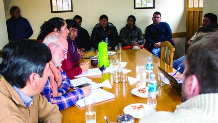 Villa Pehuenia: Acuerdo con comunidades mapuches