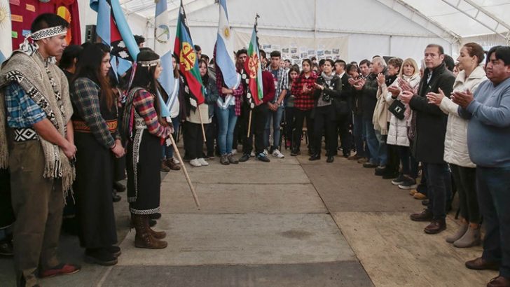 Egresaron los primeros 30 alumnos mapuches del CPEM 93 de Ruca Choroi