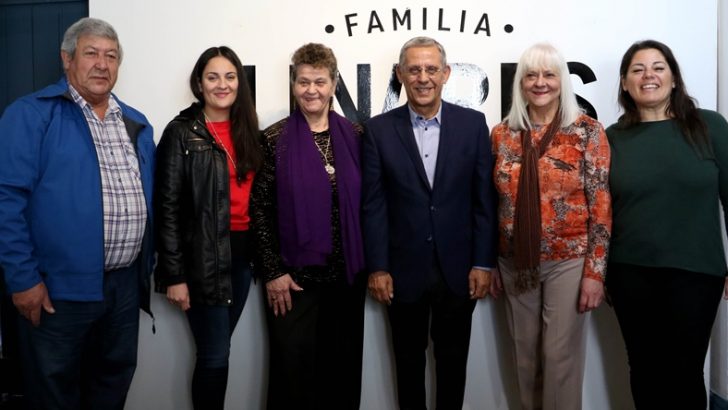 Quiroga inauguró muestra homenaje a la familia Linares, una de las pioneras de la capital