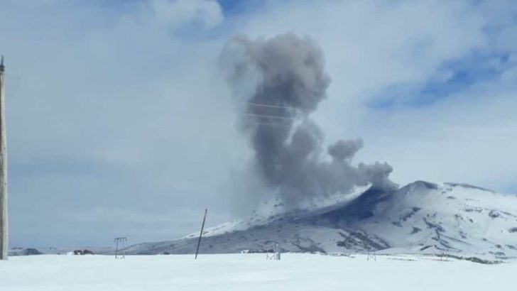 El volcán Copahue volvió a temblar y se declaró el alerta técnico naranja