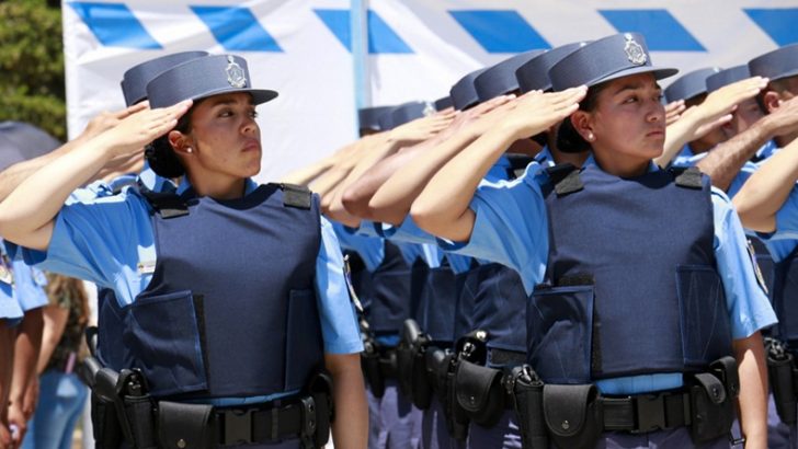 Compran 300 chalecos antibalas para la Policía; 100 especiales para las agentes mujeres
