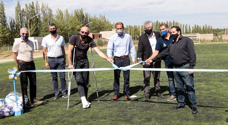 Gutiérrez inauguró una cancha de césped sintético en Vista Alegre