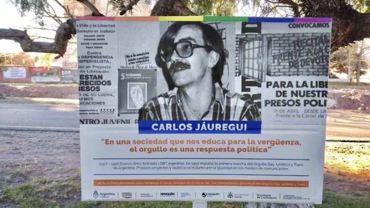 Inauguración de la placa homenaje a Carlos Jáuregui e izamiento de la bandera del orgullo LGBT+