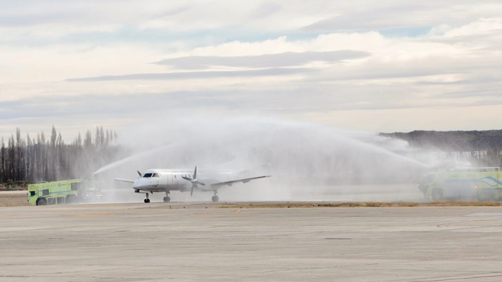 Gutiérrez recibió al primer vuelo de LADE que une a Neuquén con Mendoza