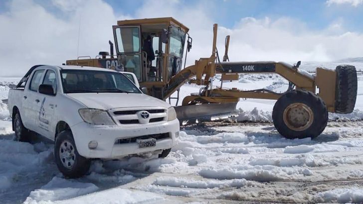Vialidad trabaja para despejar la nieve de las rutas provinciales