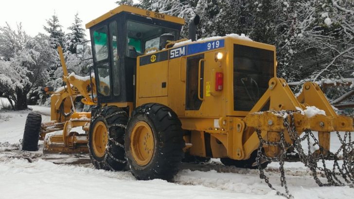 Pehuenia: Realizan trabajos de limpieza de nieve en rutas y calles principales