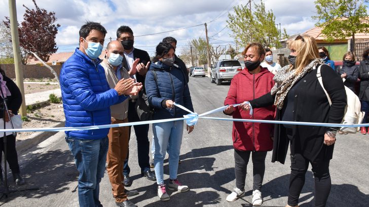 El Municipio inauguró la obra de asfalto en calle Santa Fé