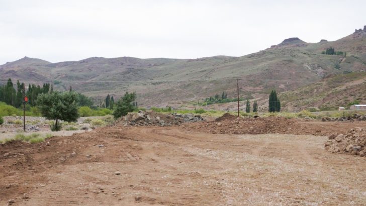 La provincia construirá una cancha de césped sintético en Villa del Nahueve