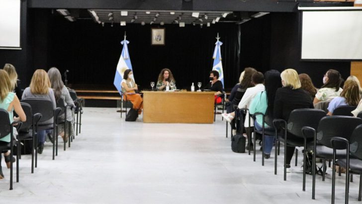 Alianza con ONU Argentina para crear una escuela de mujeres líderes
