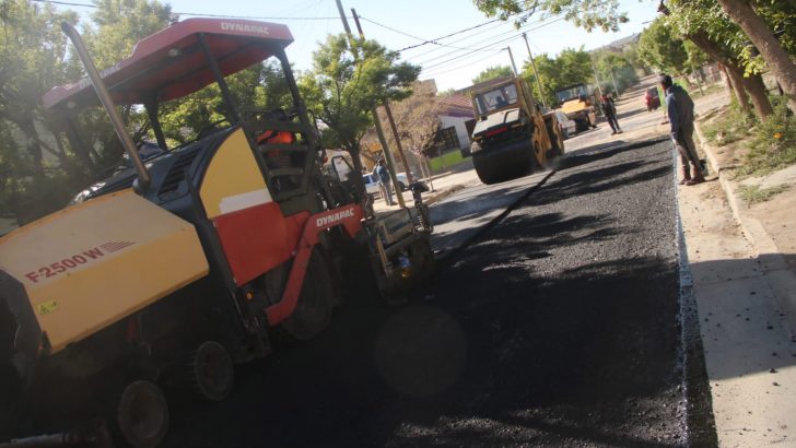 Zapala continúa sumando cuadras de asfalto en sus barrios