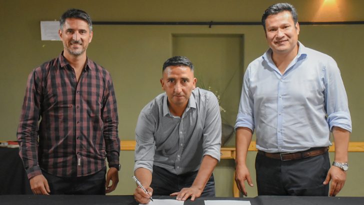 Firmaron convenios con el municipio de Piedra del Águila