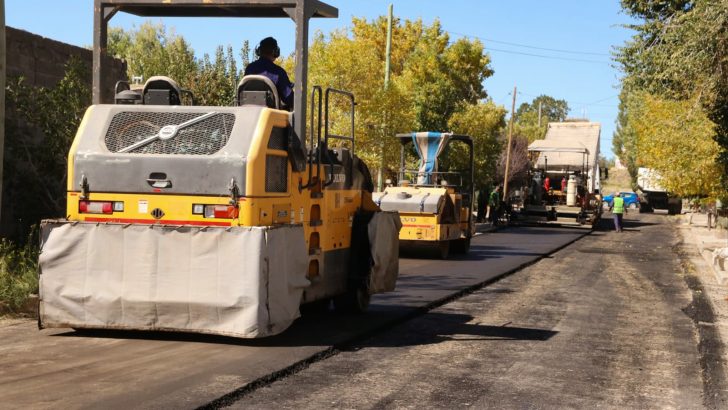 Más asfalto para los barrios de Zapala