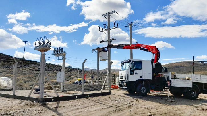 La electrificación rural avanza para conectar familias en el sur de Neuquén