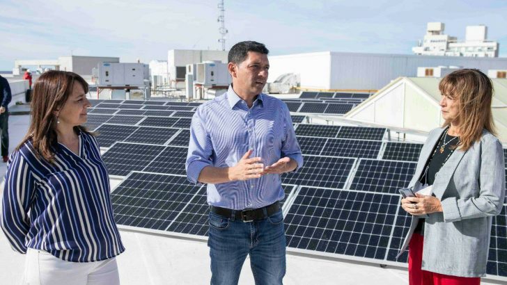 Eficiencia energética: finalizan obra de paneles solares en la terraza de la Legislatura
