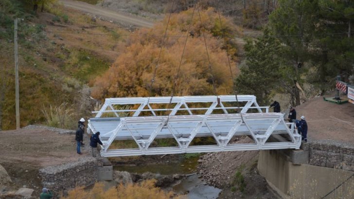 Vialidad ejecutó el montaje de un nuevo puente en el acceso a Tricao Malal