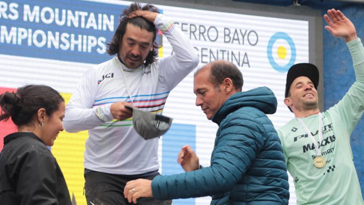 Mundial de Mountain Bike: Gutiérrez asistió a la premiación de la primera jornada