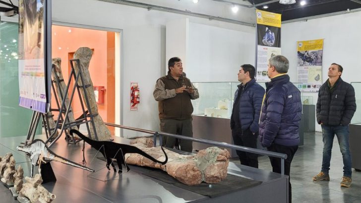 El ministro Monteiro visitó el museo Olsacher de Zapala