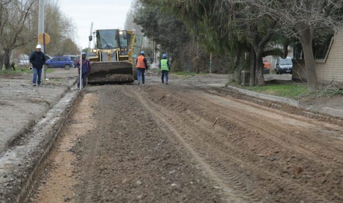 Gaido dio inicio a las obras de pavimentación de 50 nuevas cuadras en Canal V