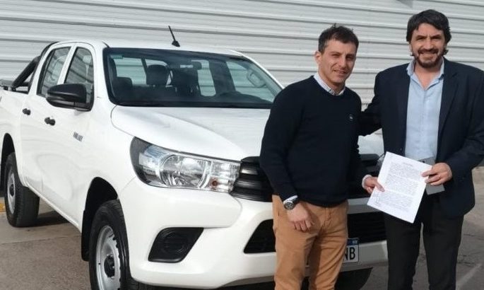 Acuerdo entre el Municipio y la empresa Nippon Car SRL para la utilización de dos nuevas camionetas Toyota