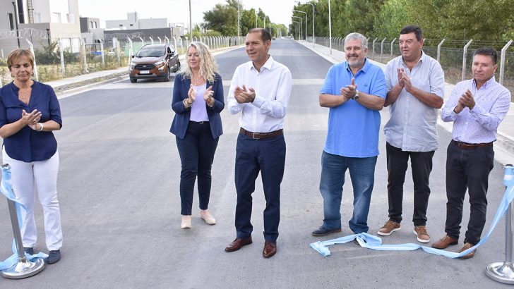 Se inauguró el asfalto de Anaya y la costa del río