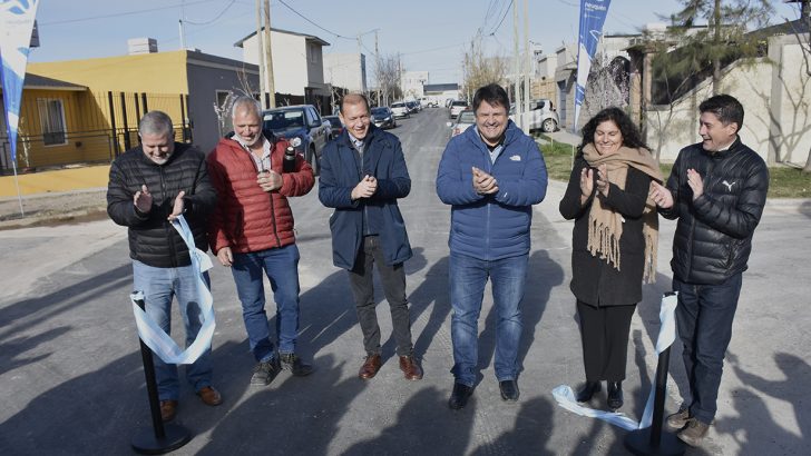 Gutiérrez y Gaido inauguraron asfalto en Terrazas del Neuquén