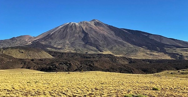 Ultiman detalles para el monitoreo de los volcanes Domuyo y Tromen