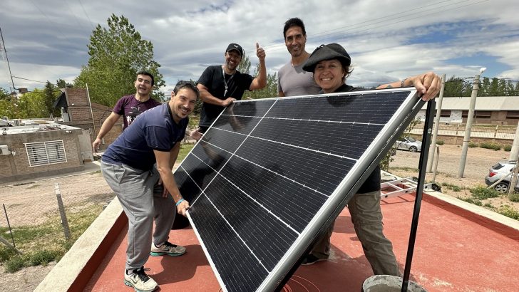 Integrantes del voluntariado BPN colocaron paneles solares