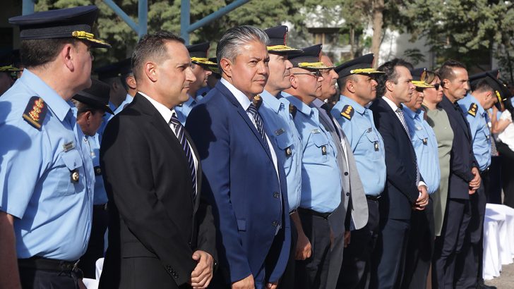 Rolando Figueroa tomó juramento a las nuevas autoridades de la Policía Provincial