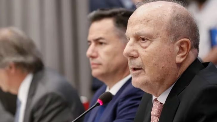 Javier Milei echó al ministro de Infraestructura, Guillermo Ferraro