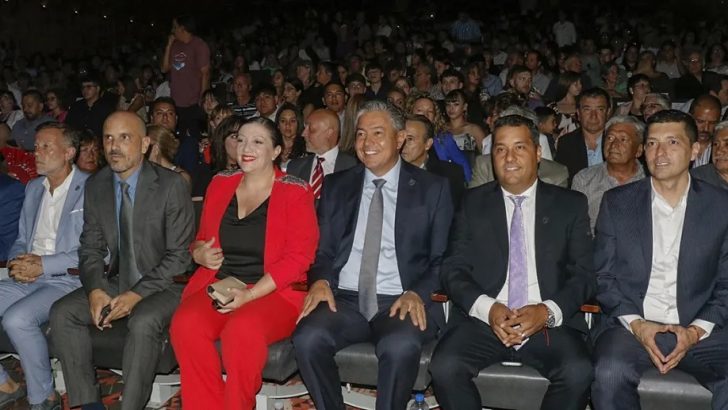 Con la presencia de Rolando Figueroa, Carlos Koopmann asumió su segundo mandato en Zapala