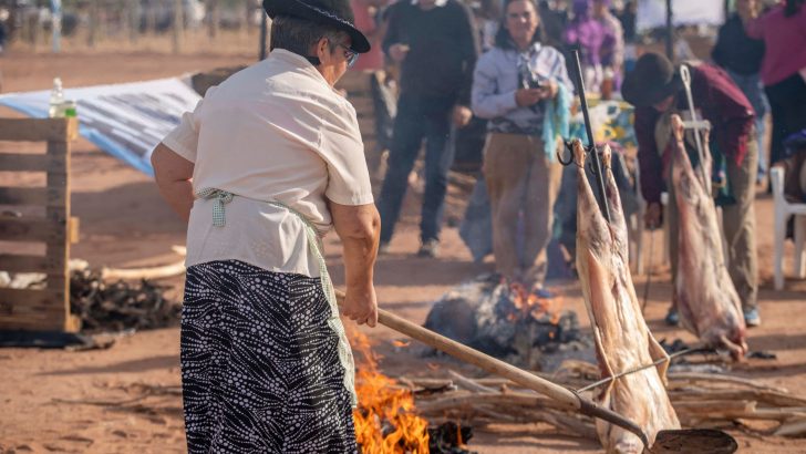 Mujeres asadoras y tradiciones en Rincón de los Sauces