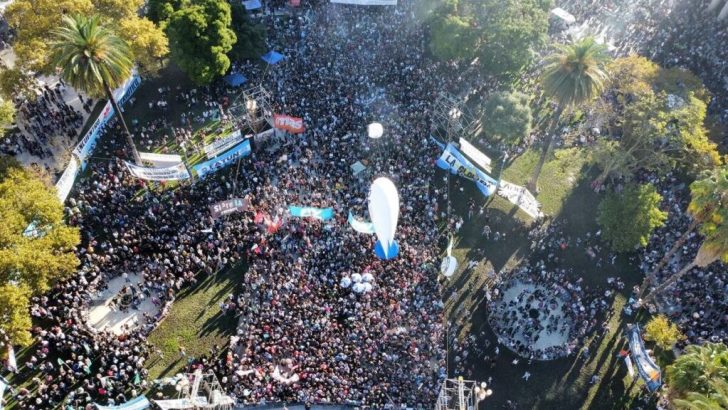 Una multitud colmó la Plaza de Mayo y el documento final exigió actualización del presupuesto de las universidades: “Lucharemos en una irrenunciable resistencia pacífica y democrática”